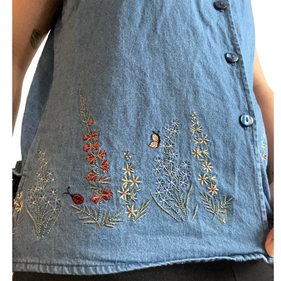 Embroidered button up! - Picture 2 of 4